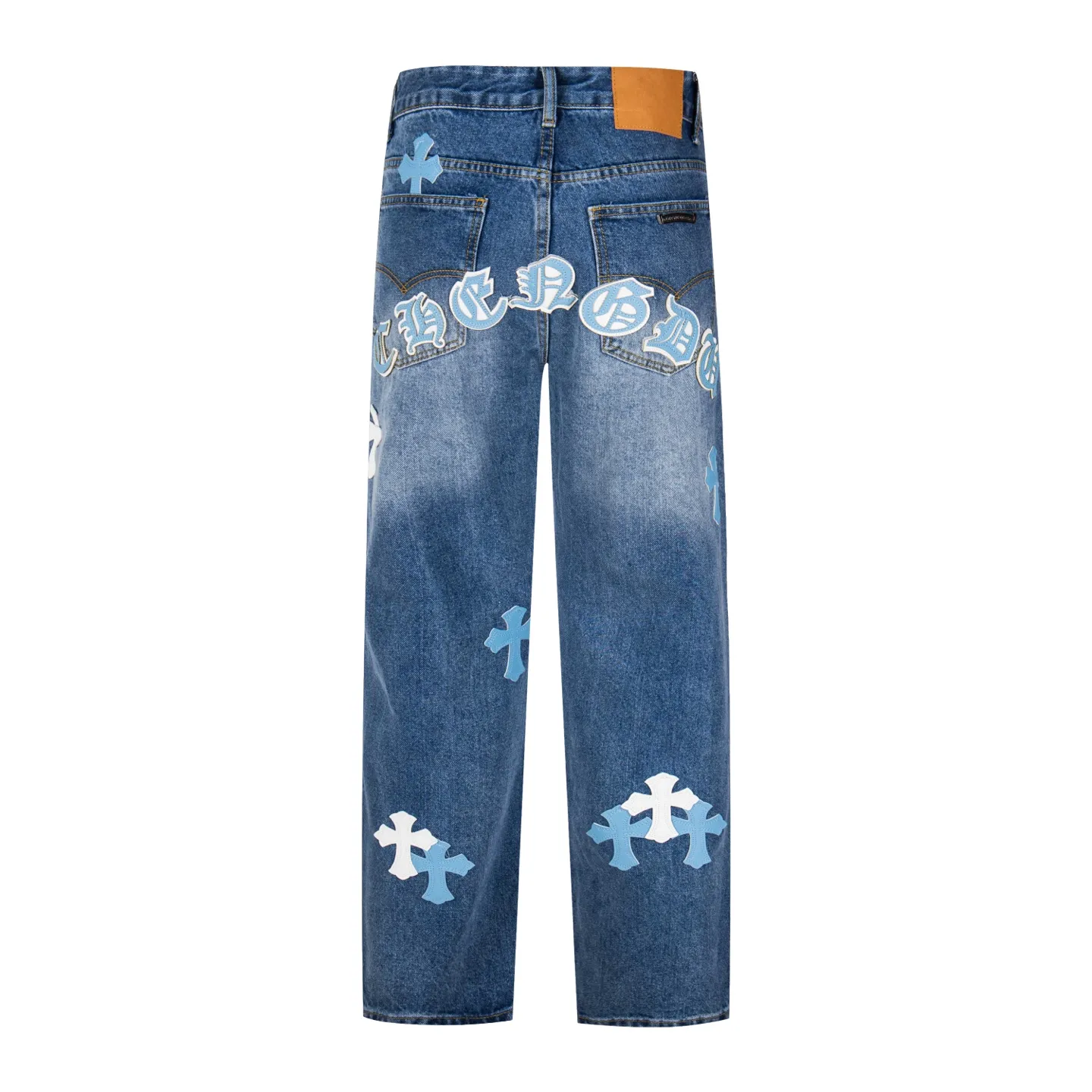P260 Chrome Hearts light blue pants, Sanskrit blue and white patchwork leather jeans. CH jeans need to be washed and then disassembled and hand-stitched with sheepskin cross leather and then spliced ​​together. The whole piece has too many craftsmanship to explain. The patchwork cross pattern is embellished, and the high-waisted washed jeans! ! Absolutely high-end luxury products, god-level single products and super popular products, made with top heavy industry, a must-see magic weapon. Customized hardware. The fabric is thick and soft after washing. It has good breathability. Customized small leather label. Unique design. The details are simple and elegant, and the workmanship is exquisite. The entire trousers are neatly routed and the details are in place! It’s so cool that both men and women can easily control the genderless trend! Style number: 1805# Color: blue Size: 28 30 32 34